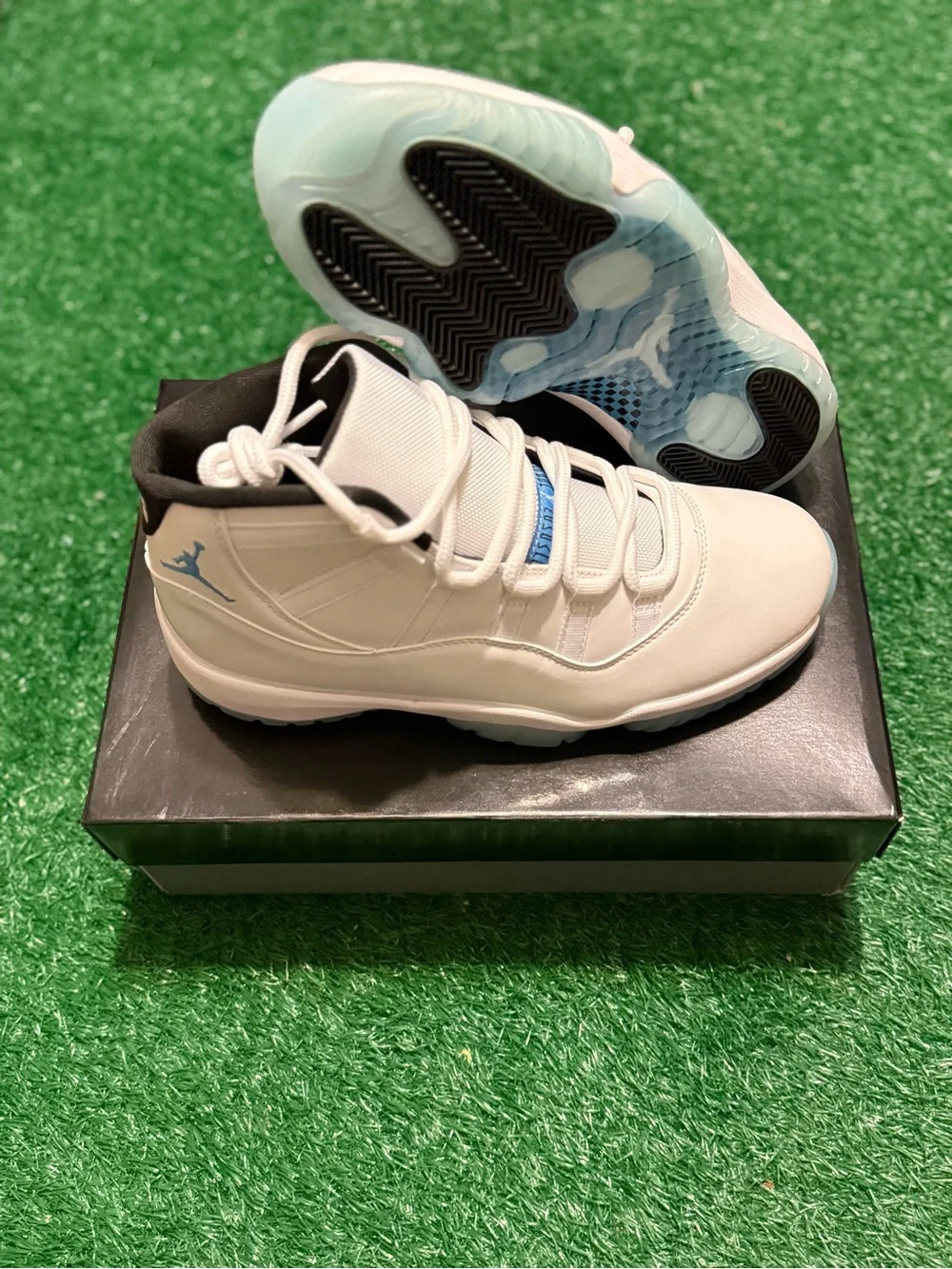 Air Jordan 11 Retro ‘Columbia / Legend Blue’
